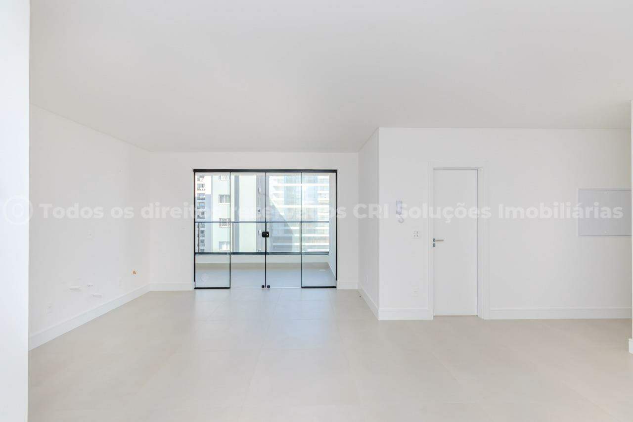 Foto do imóvel Apartamento 3 suítes a venda no edifício Oxford na Meia Praia, Itapema