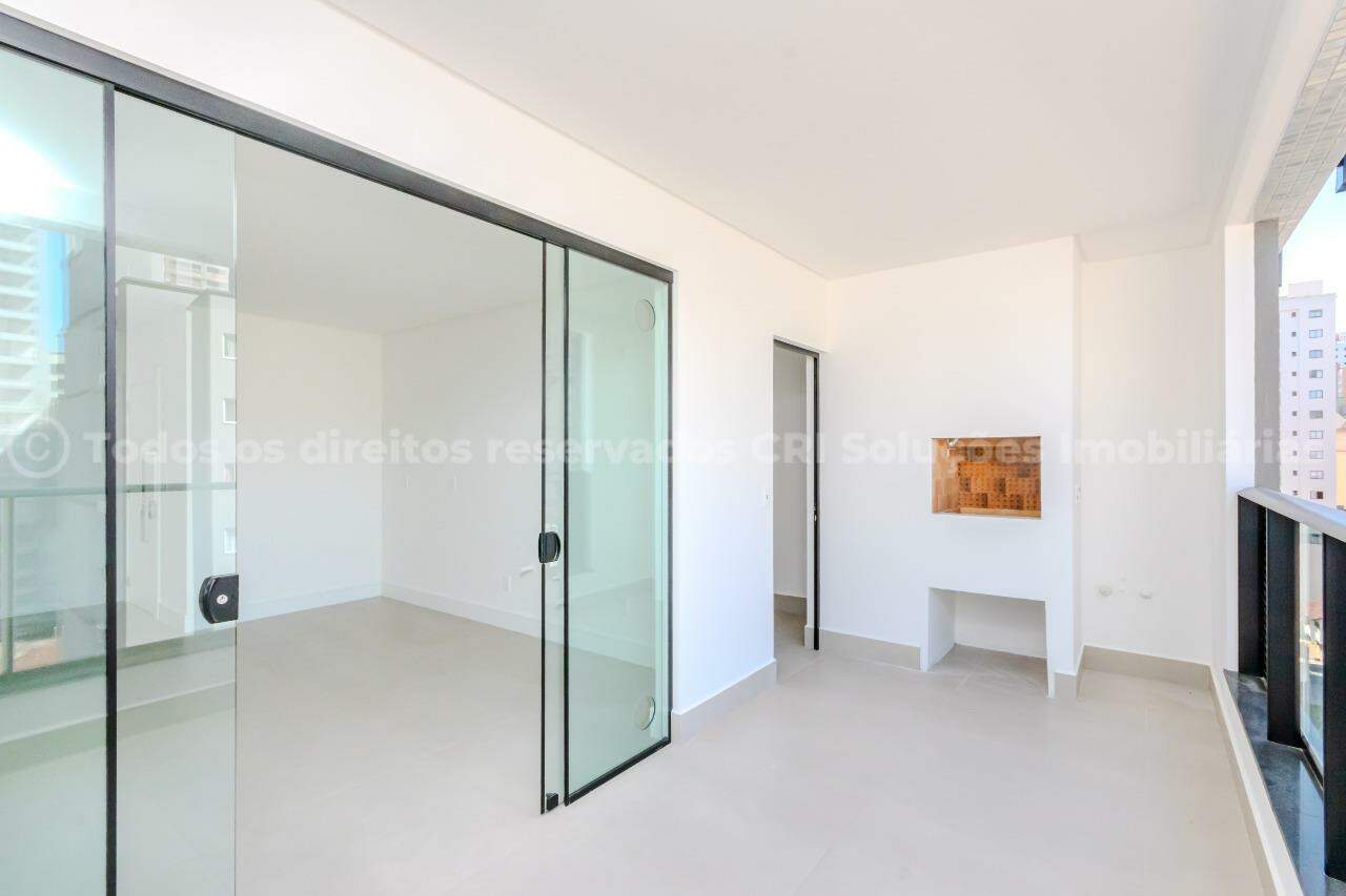 Foto do imóvel Apartamento 3 suítes a venda no edifício Oxford na Meia Praia, Itapema