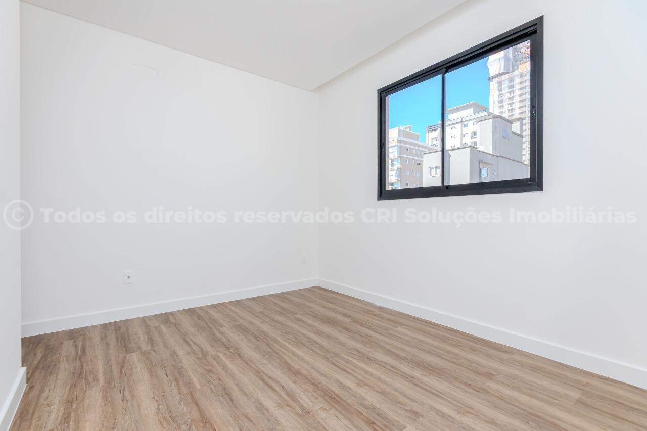 Foto do imóvel Apartamento 3 suítes a venda no edifício Oxford na Meia Praia, Itapema