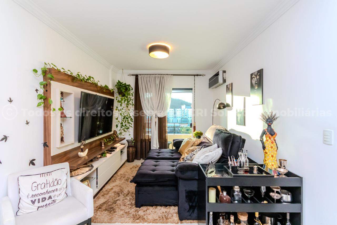 Foto do imóvel Apartamento mobiliado no Edifício Maria Laura no Centro de Balneário Camboriú