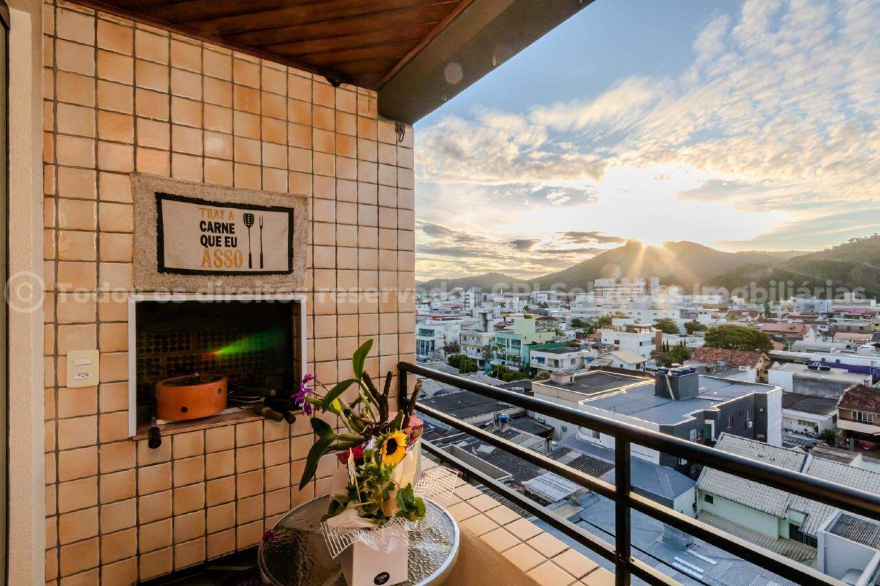 Foto do imóvel Apartamento mobiliado no Edifício Maria Laura no Centro de Balneário Camboriú