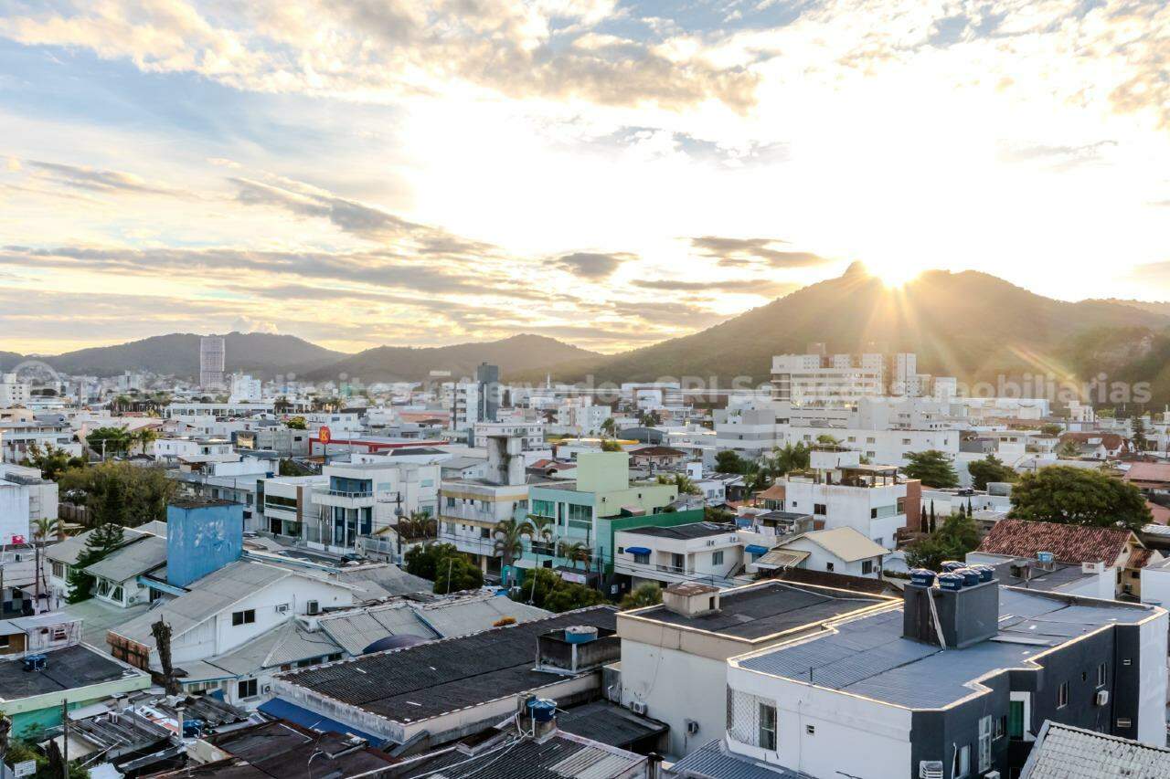 Foto do imóvel Apartamento mobiliado no Edifício Maria Laura no Centro de Balneário Camboriú