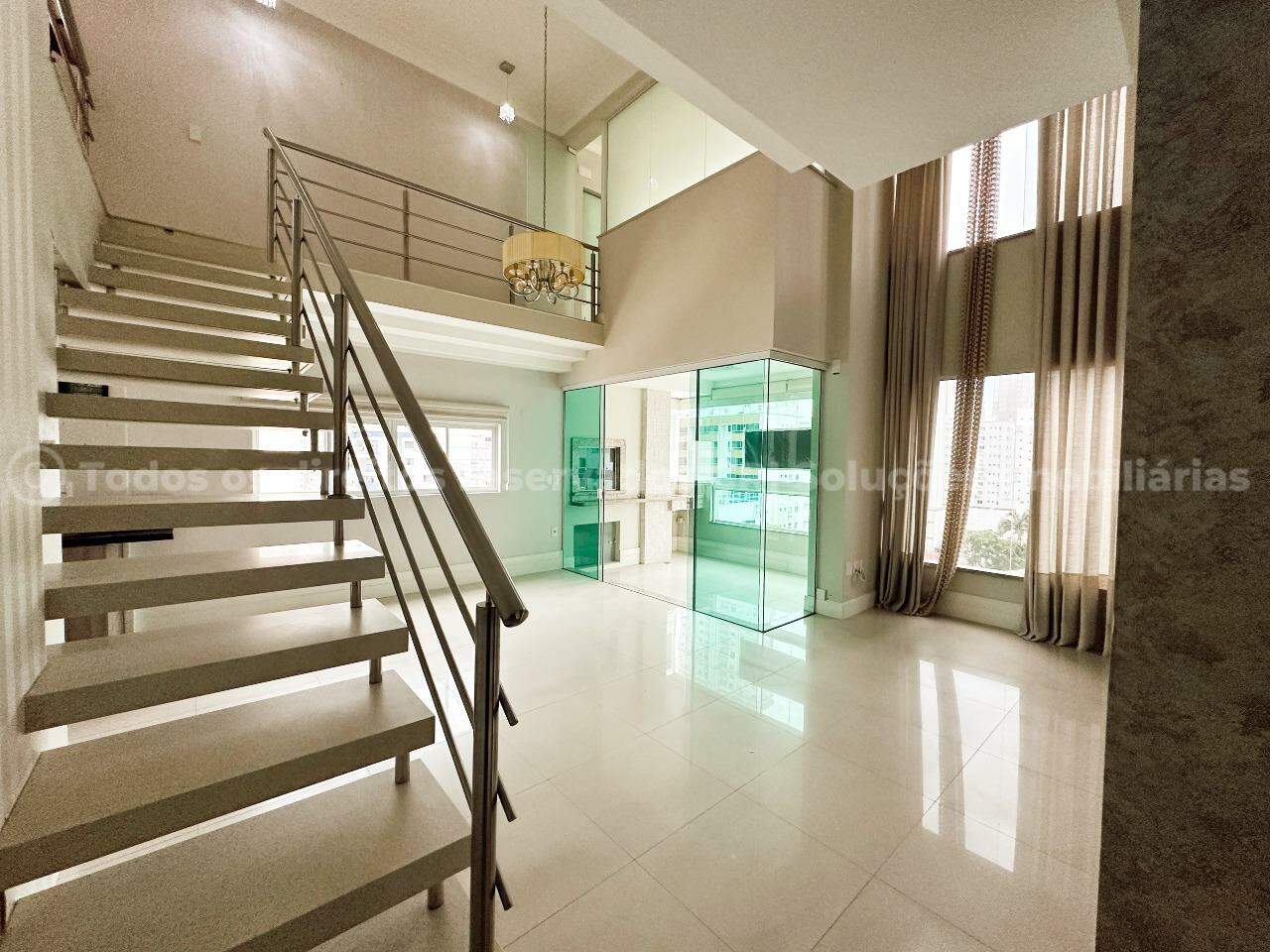 Apartamento no Edifício Innovare com 03 Suítes no Centro de Balneário Camboriú
