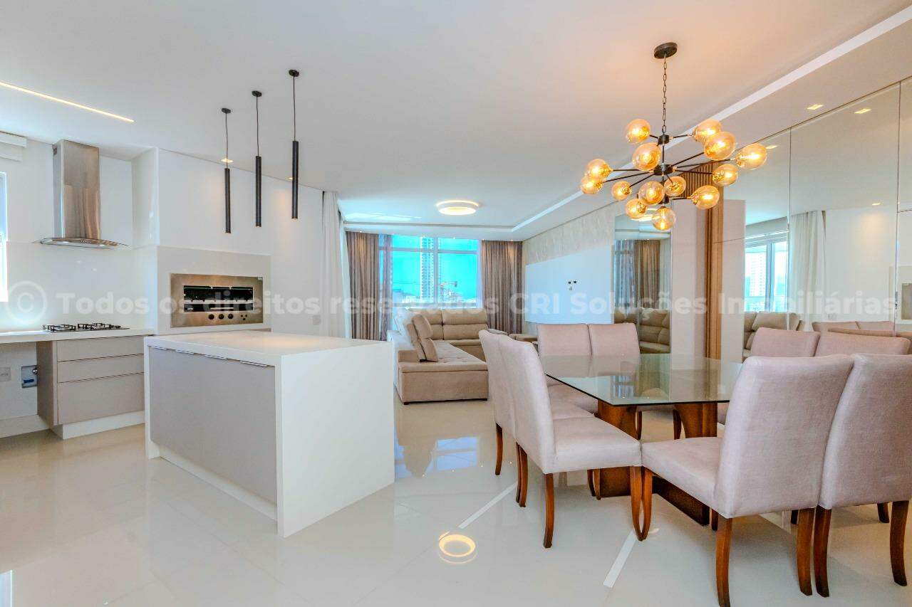Apartamento no Edifício Portinax com 03 Suítes Mobiliado no Centro de Balneário Camboriú.
