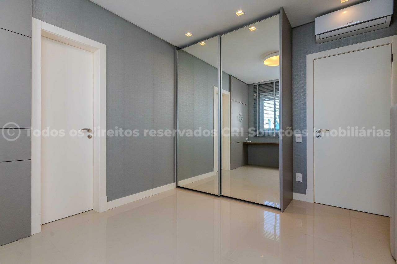 Foto do imóvel Apartamento a venda no Edifício Portinax com 03 Suítes Mobiliado no Centro de Balneário Camboriú.
