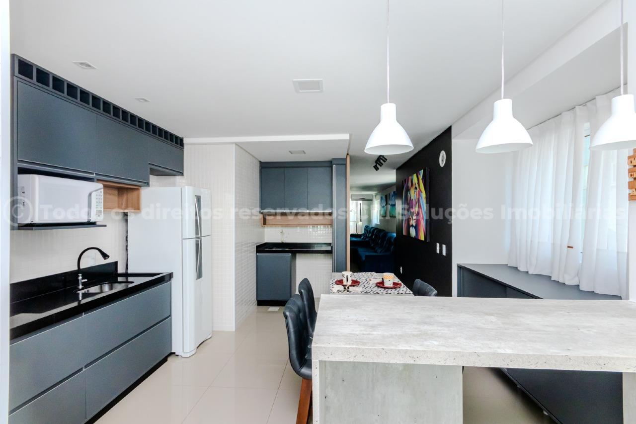 Apartamento mobiliado a 450 metros do mar no Residencial Felicitá na Meia Praia em Itapema