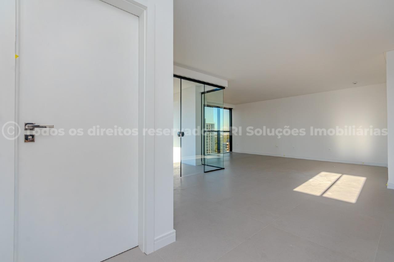 Foto do imóvel Cobertura a venda com 03 Quartos sendo 03 Suites no Edificio La Passione em Meia Praia Itapema