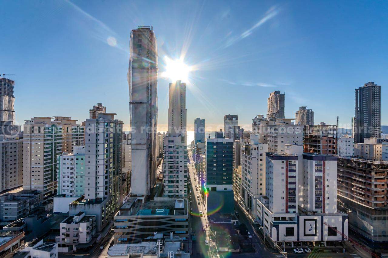 Foto do imóvel Cobertura a venda com 03 Quartos sendo 03 Suites no Edificio La Passione em Meia Praia Itapema