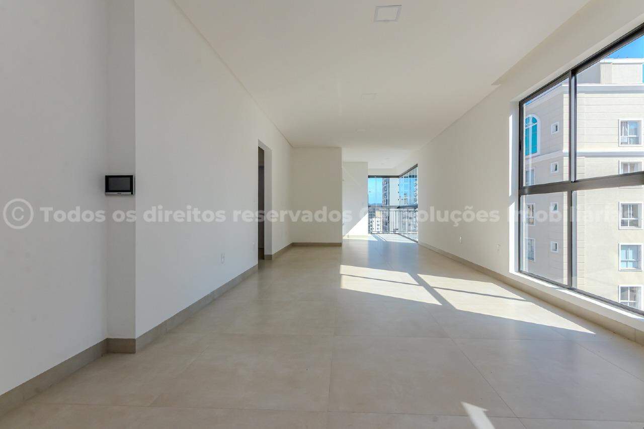 Apartamento no Edifício Tramonto com 3 quartos na Meia Praia em Itapema