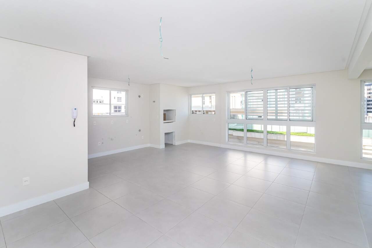 Apartamento com 2 suítes no edifício Sol da Manhã, Centro em Balneário Camboriú