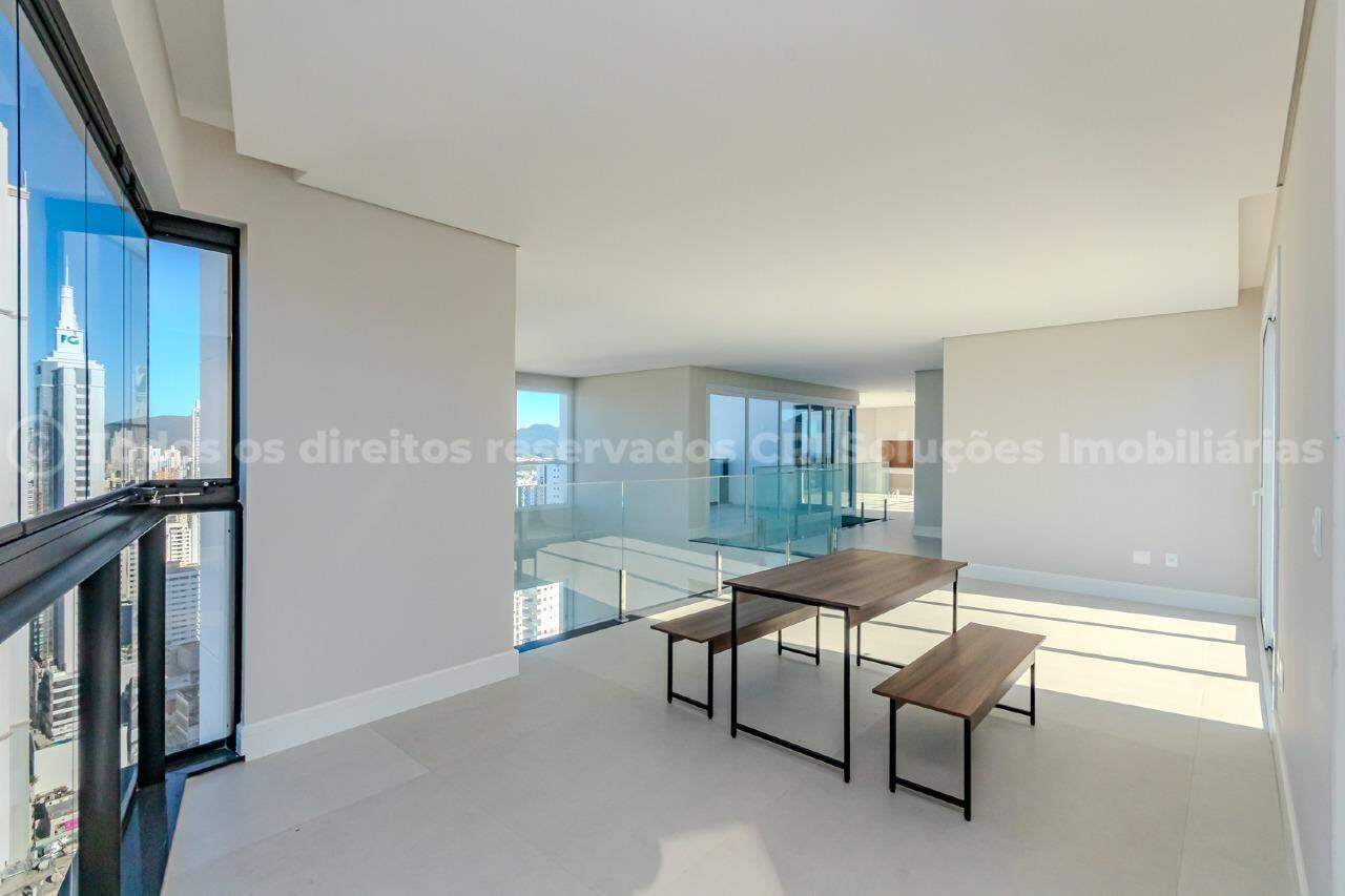 Foto do imóvel Cobertura Vista Mar com 04 Suítes á venda no Edifício Cyano Mare no Centro de Balneário Camboriú