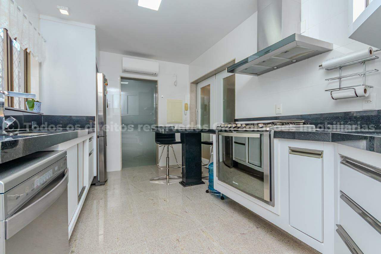 Foto do imóvel Apartamento 4 Suítes Mobiliado à Venda no Edifício Nina Schürmann – Avenida Atlântica, Balneário Camboriú