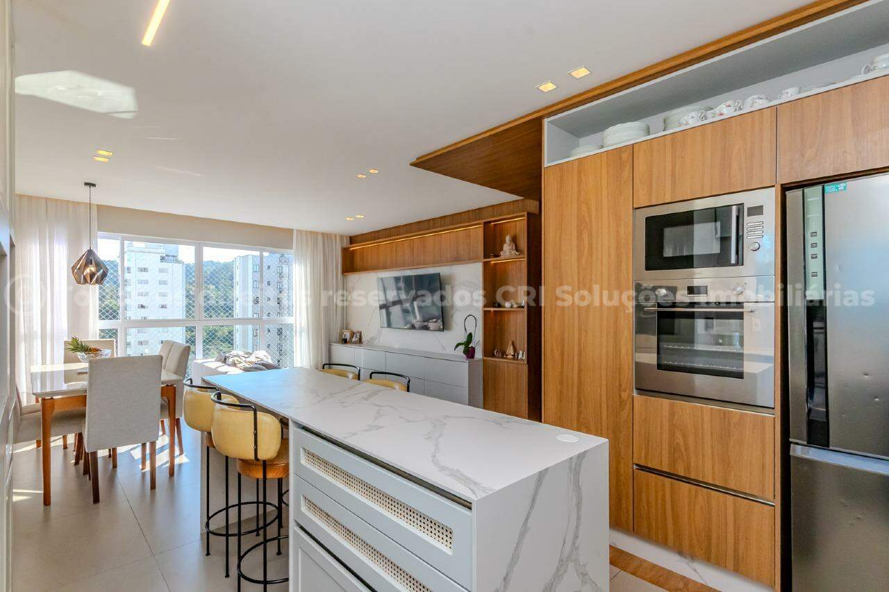 Apartamento com 3 suítes no Edifício Montpelier no Pioneiros em Balneário Camboriú