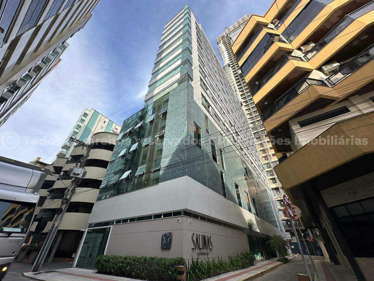 Foto do imóvel Apartamento mobiliado 4 suites na quadra do mar a venda no Salinas, Meia Praia em Itapema