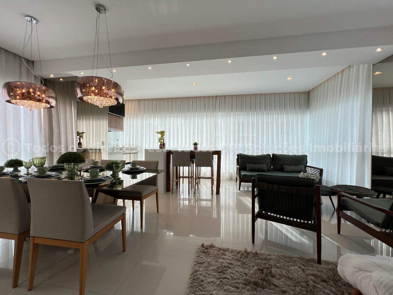 Foto do imóvel Apartamento mobiliado 4 suites na quadra do mar a venda no Salinas, Meia Praia em Itapema