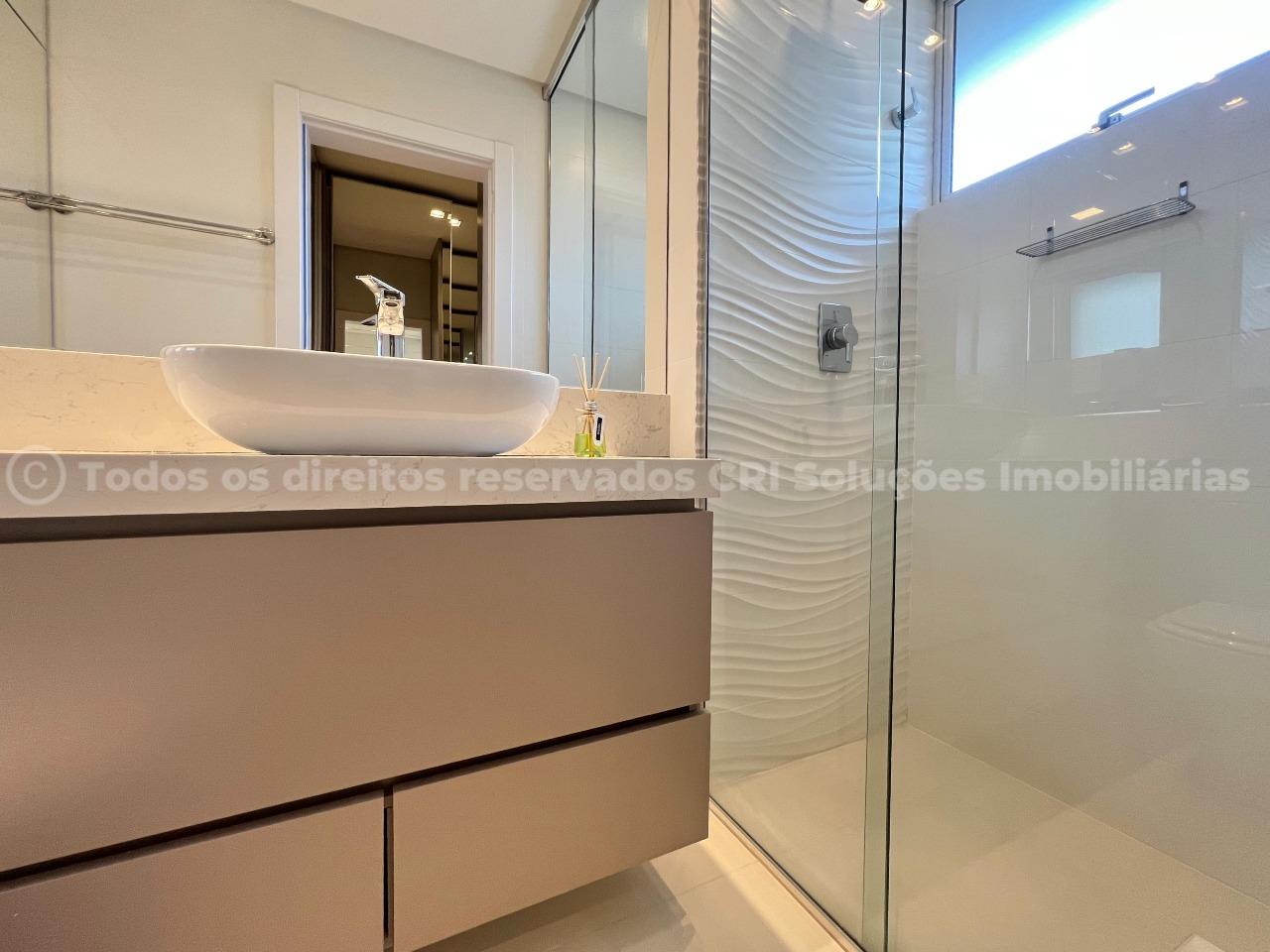 Foto do imóvel Apartamento mobiliado 4 suites na quadra do mar a venda no Salinas, Meia Praia em Itapema