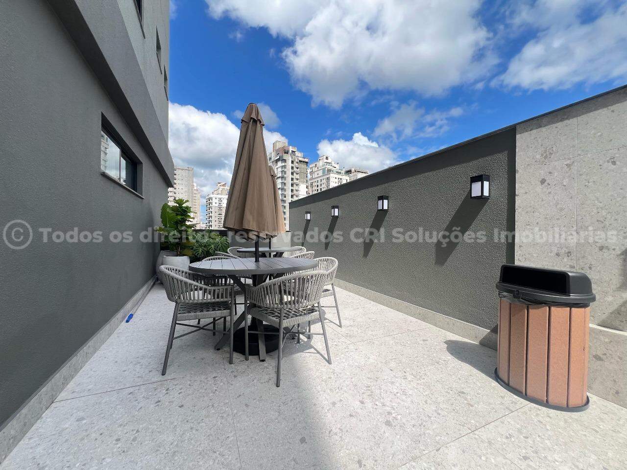 Foto do imóvel Apartamento com 3 Suítes e 2 Vagas a Poucos Metros do Mar a venda – Edifício Hannah, Meia Praia, Itapema