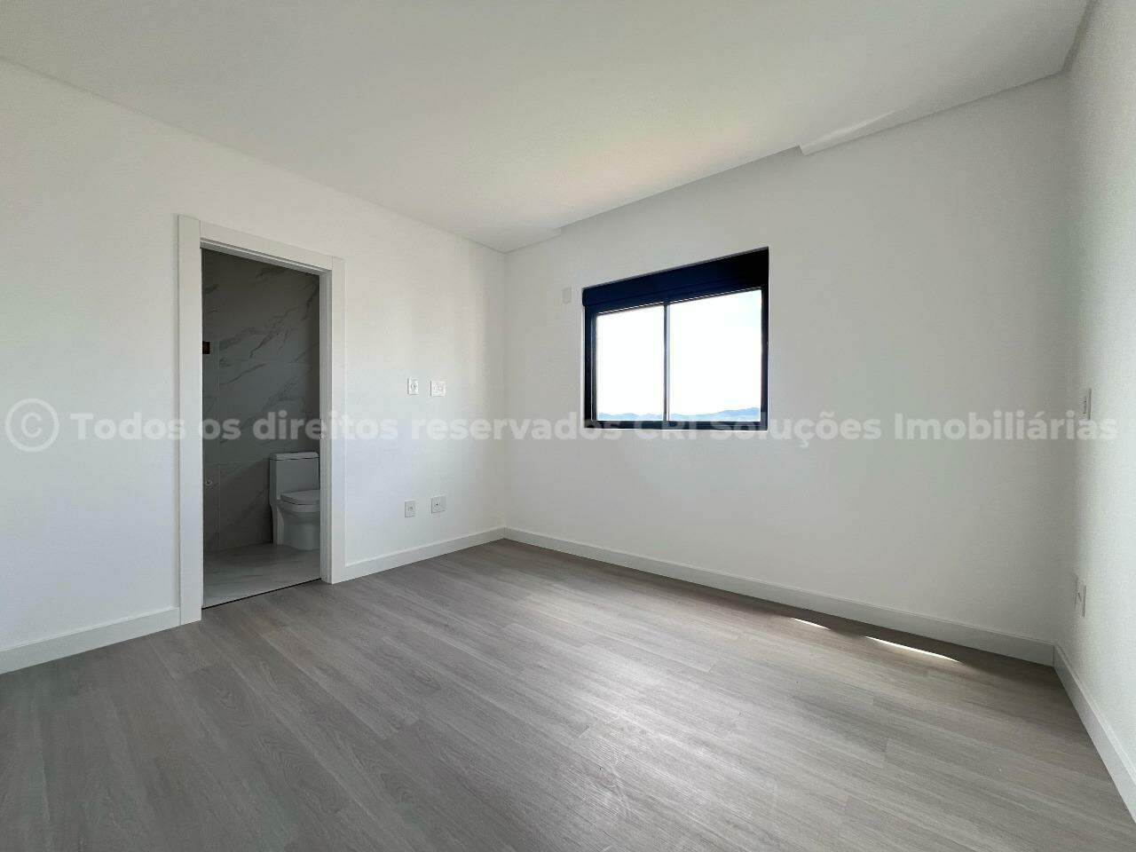 Foto do imóvel Apartamento com 3 Suítes e 2 Vagas a Poucos Metros do Mar a venda – Edifício Hannah, Meia Praia, Itapema
