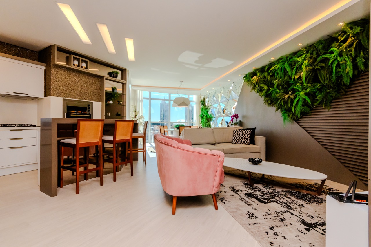 Foto do imóvel Apartamento Mobiliado com 03 Suítes á venda no Edifício Portinax em Balneário Camboriú