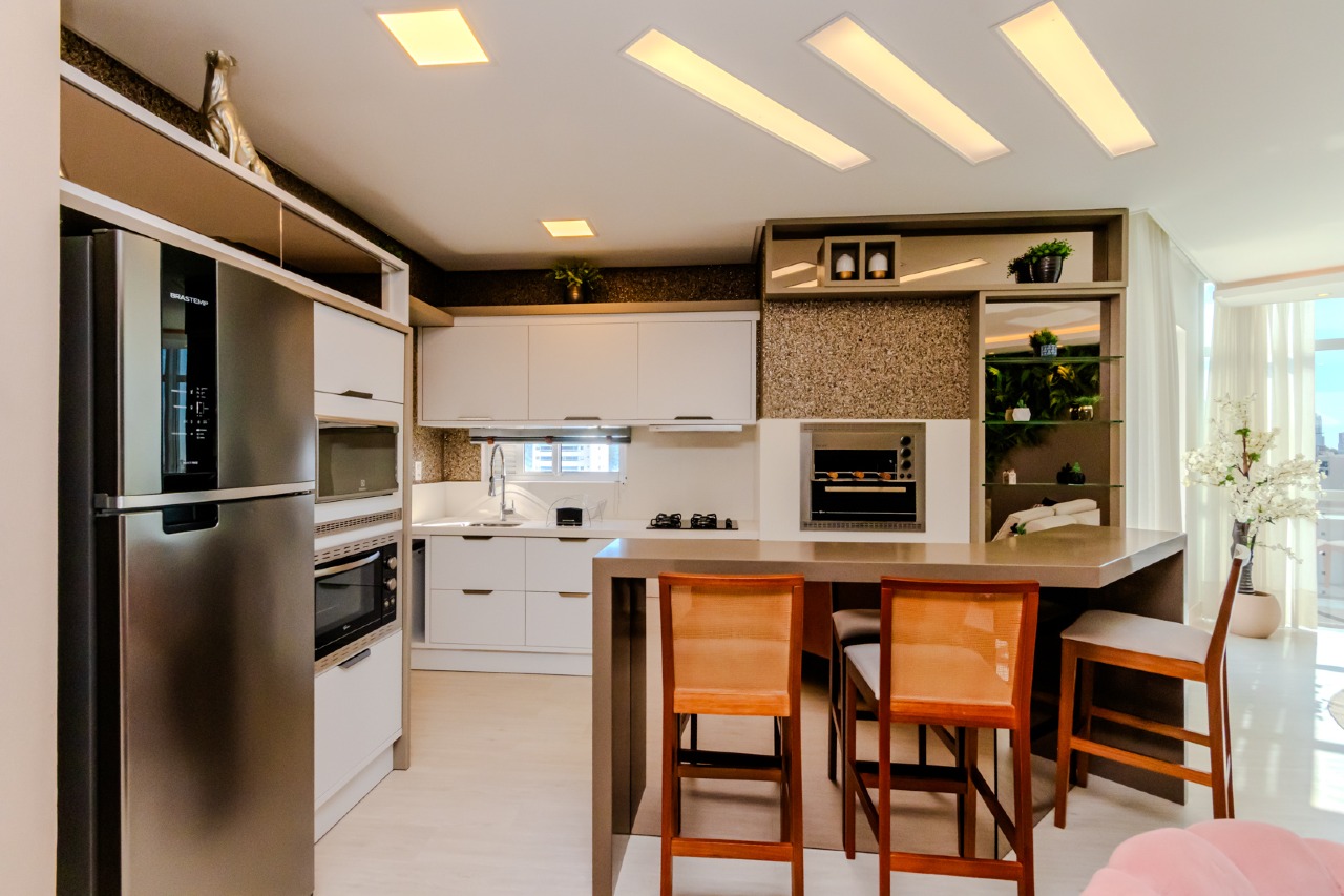 Foto do imóvel Apartamento Mobiliado com 03 Suítes á venda no Edifício Portinax em Balneário Camboriú