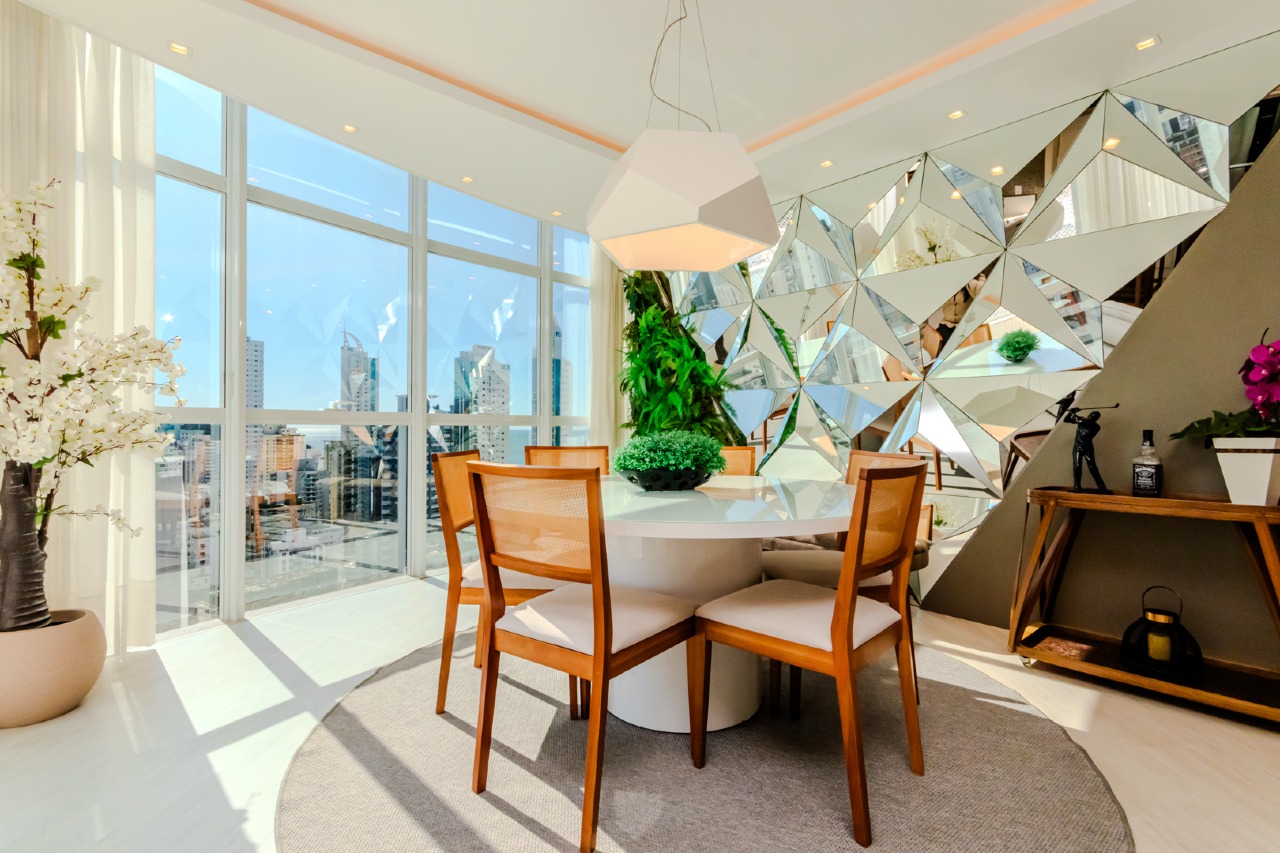 Foto do imóvel Apartamento Mobiliado com 03 Suítes á venda no Edifício Portinax em Balneário Camboriú