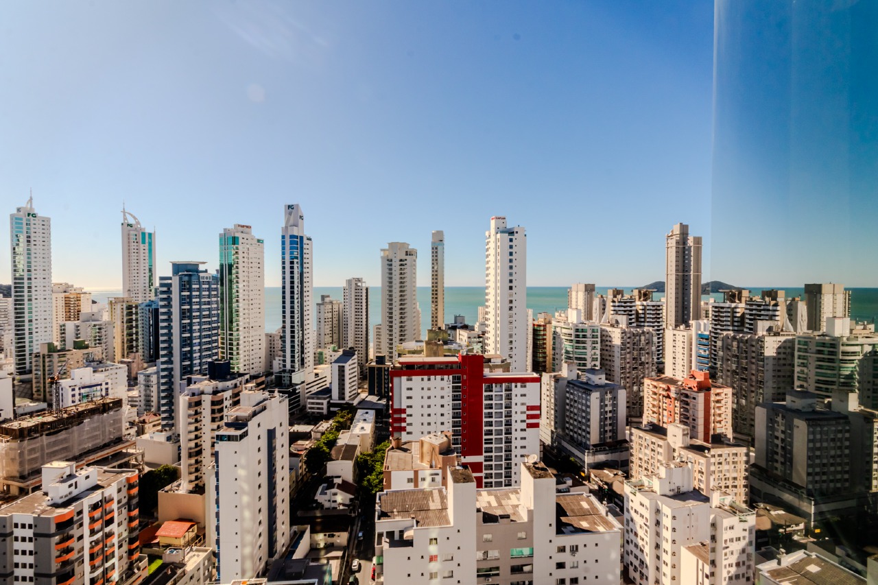 Foto do imóvel Apartamento Mobiliado com 03 Suítes á venda no Edifício Portinax em Balneário Camboriú