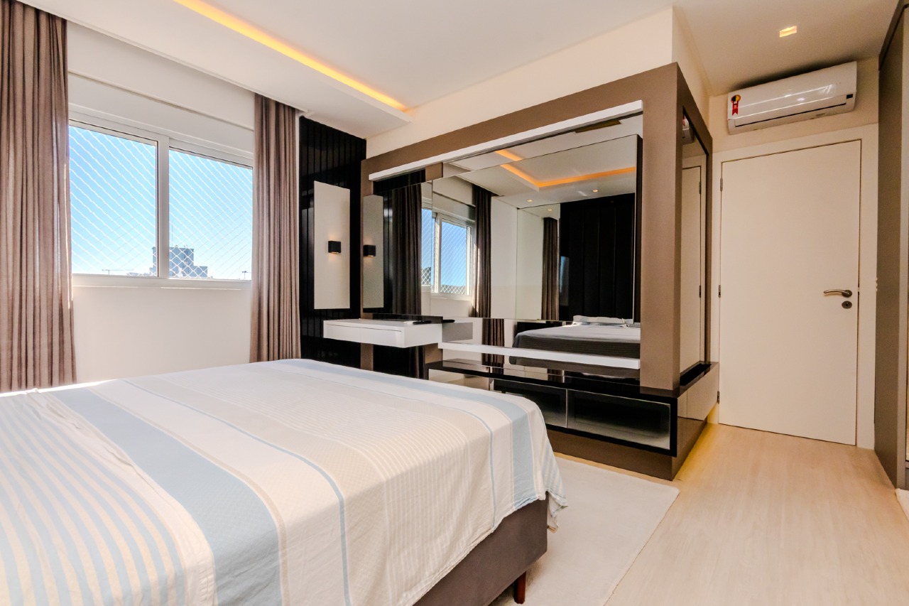 Foto do imóvel Apartamento Mobiliado com 03 Suítes á venda no Edifício Portinax em Balneário Camboriú