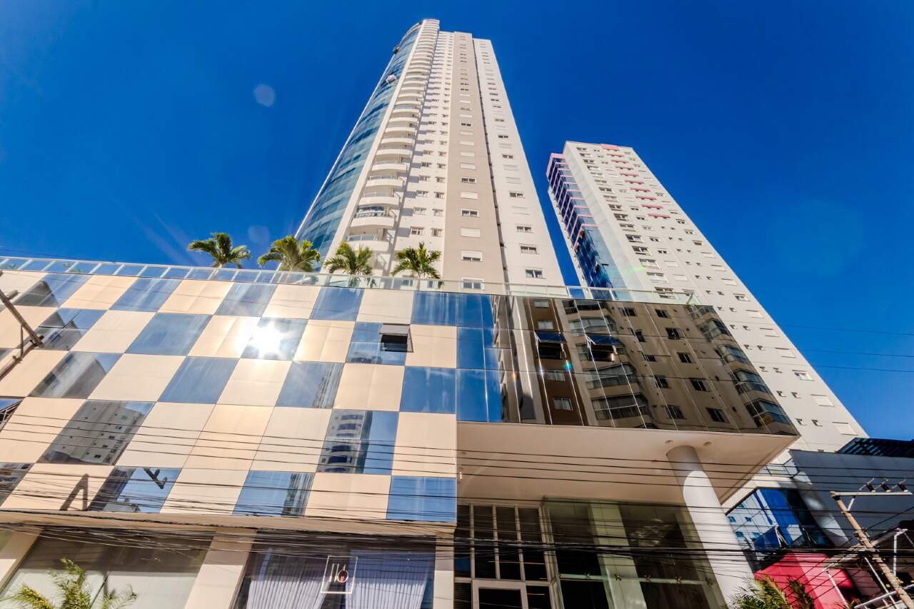 Foto do imóvel Apartamento Mobiliado com 03 Suítes á venda no Edifício Portinax em Balneário Camboriú