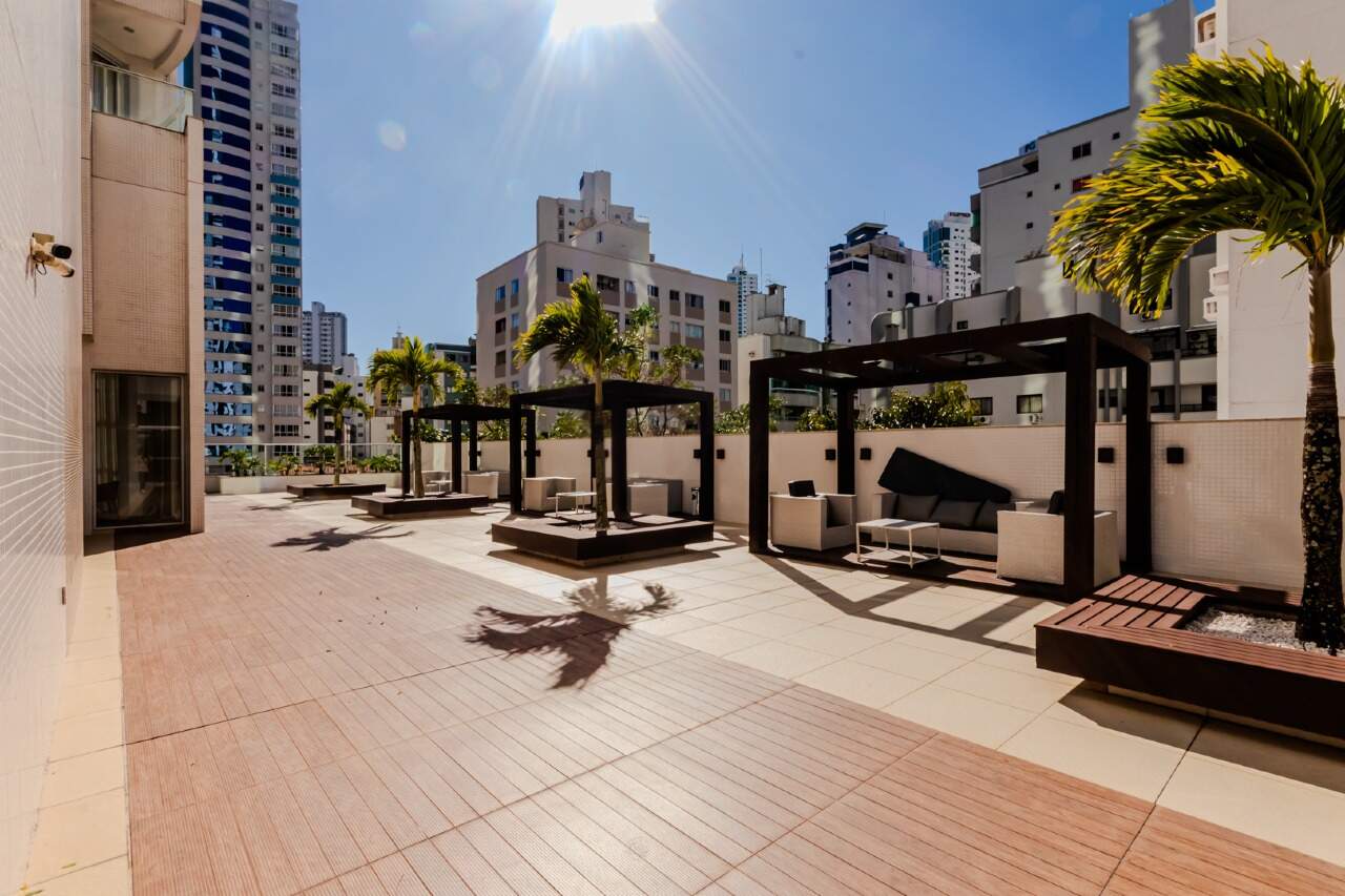 Foto do imóvel Apartamento Mobiliado com 03 Suítes á venda no Edifício Portinax em Balneário Camboriú