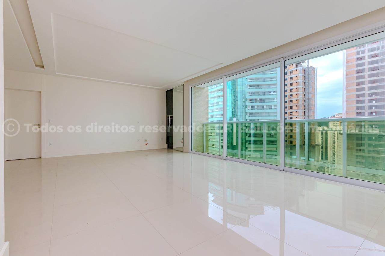 Apartamento com 4 quartos sendo 2 suítes no Edifício Ville Del Acqua no Centro em Balneário Camboriú