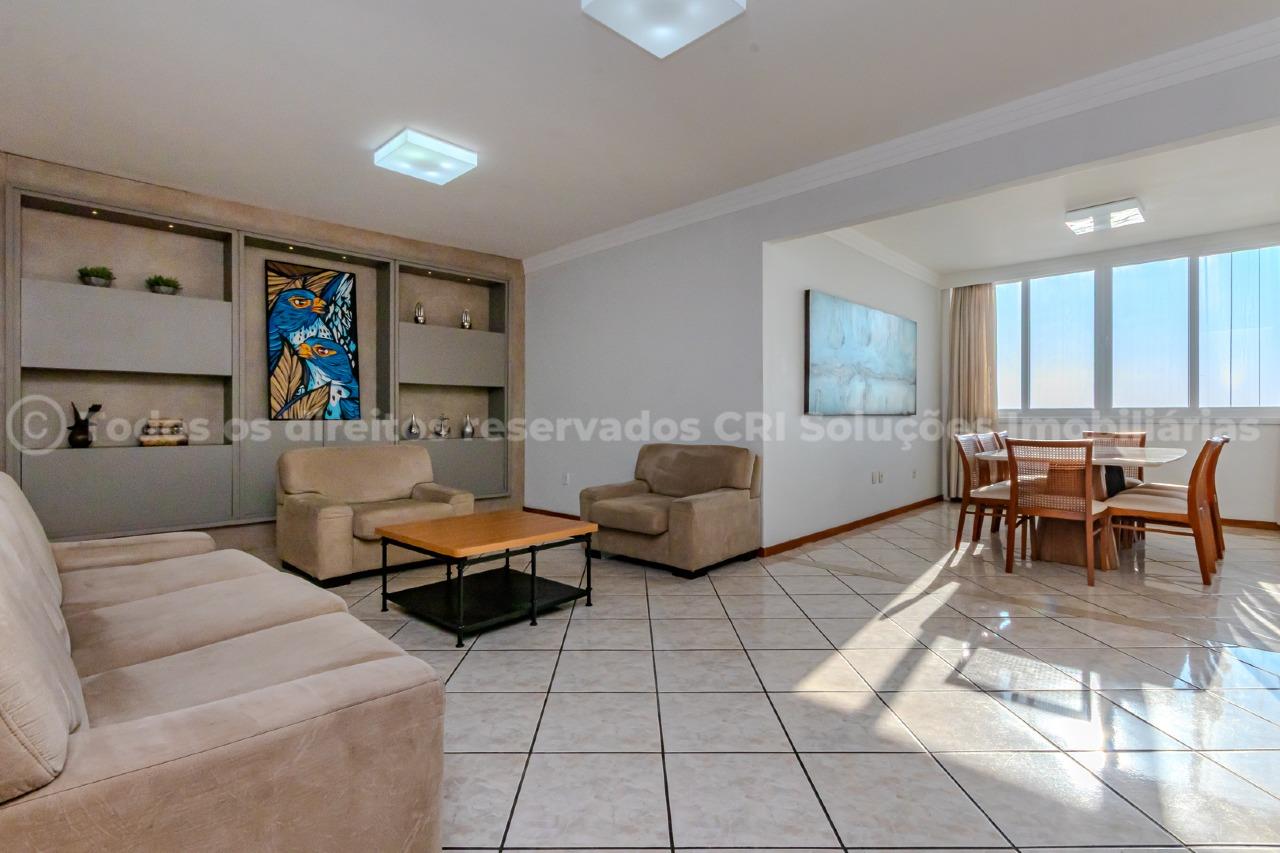 Apartamento frente mar com 4 quartos no Edifício Imperador no Centro em Balneário Camboriú. 