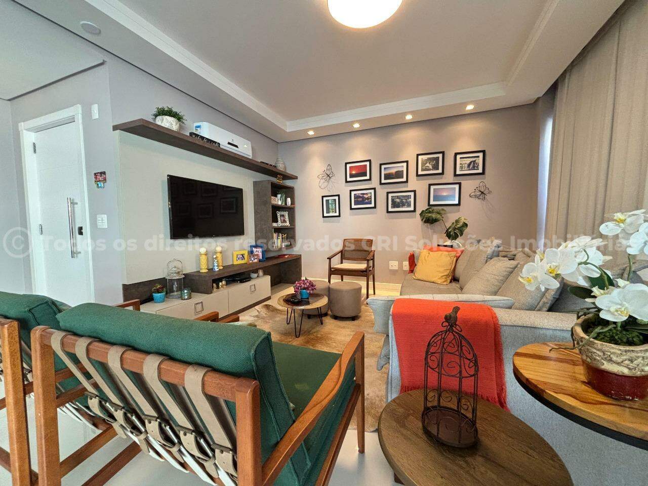 Apartamento com 3 suítes no Brisas Residencial na Meia Praia em Itapema