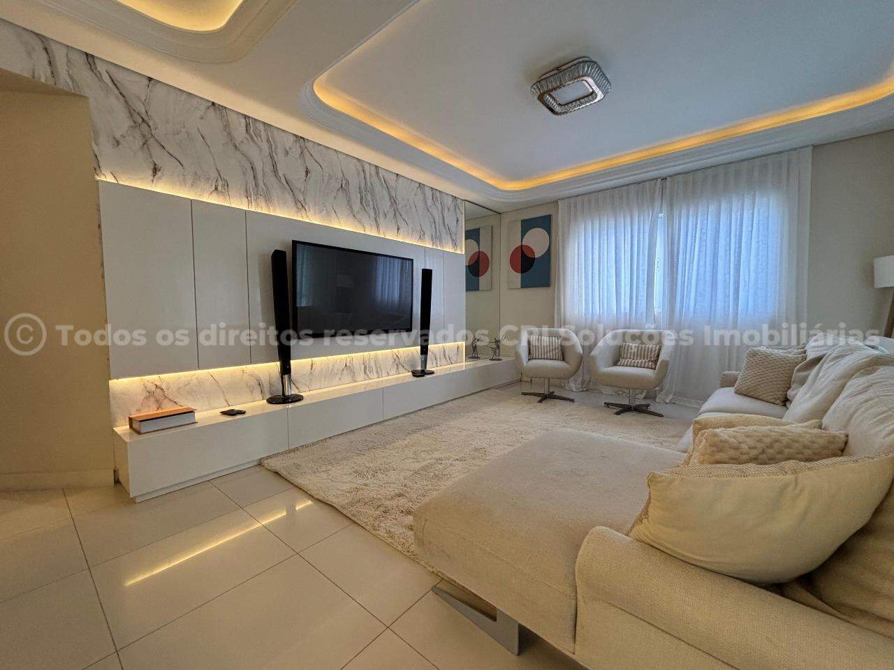 Cobertura duplex com 4 suítes no Cidade de Capri com vista mar na Meia Praia em Itapema