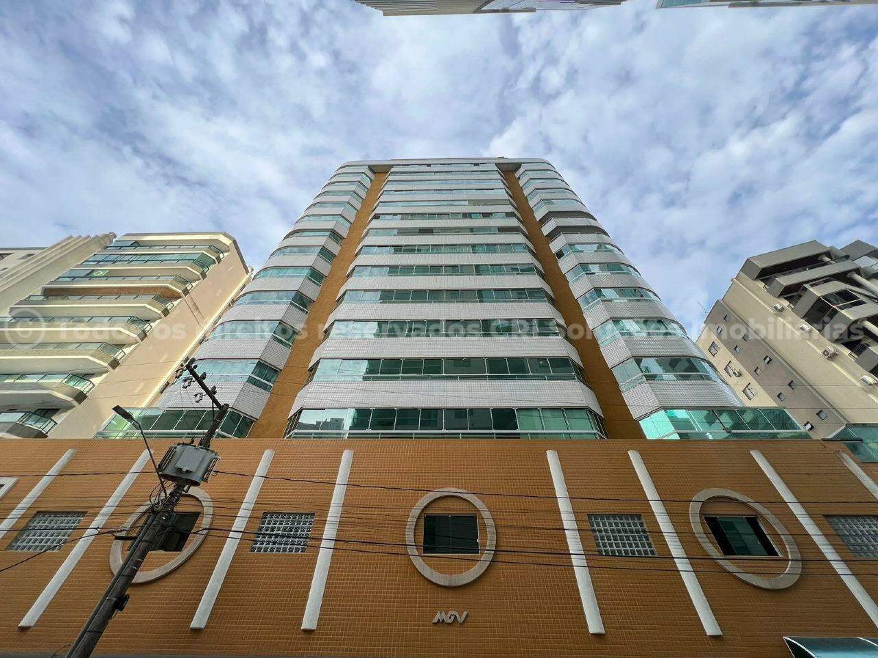 Foto do imóvel Cobertura Duplex Mobiliada com Vista Mar e 4 Suítes no edifício Cidade de Capri em Meia Praia – Itapema/SC
