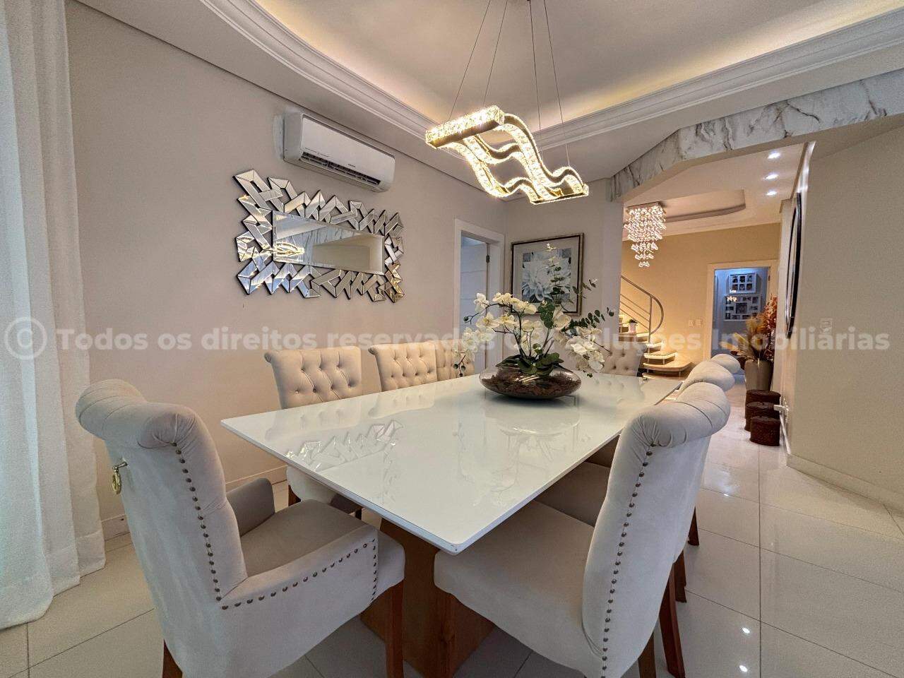Foto do imóvel Cobertura Duplex Mobiliada com Vista Mar e 4 Suítes no edifício Cidade de Capri em Meia Praia – Itapema/SC