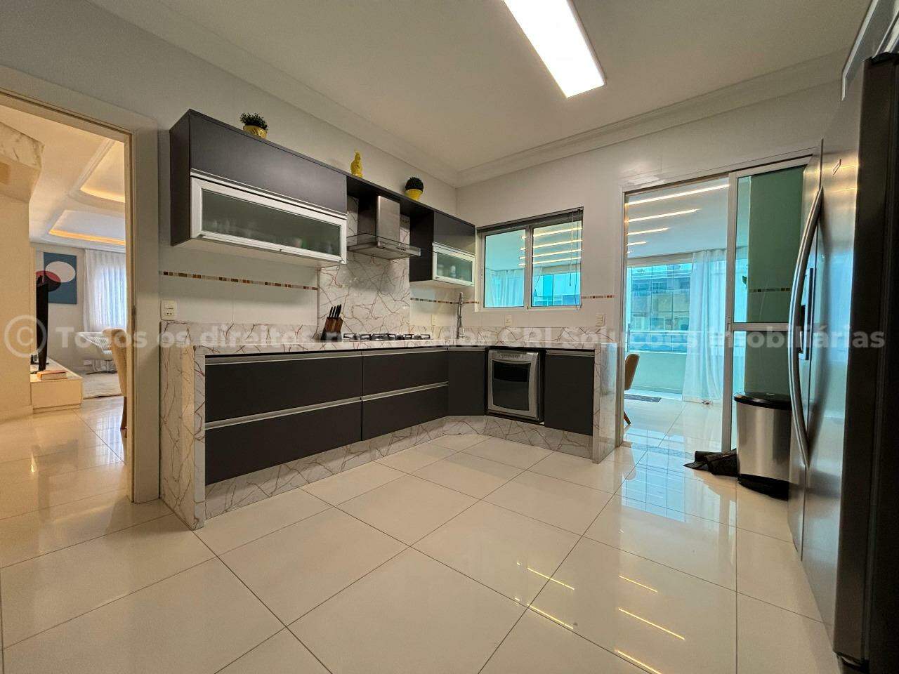 Foto do imóvel Cobertura Duplex Mobiliada com Vista Mar e 4 Suítes no edifício Cidade de Capri em Meia Praia – Itapema/SC