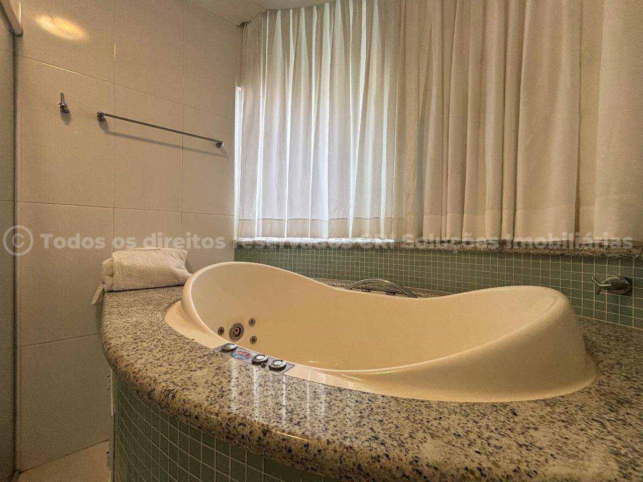 Foto do imóvel Cobertura Duplex Mobiliada com Vista Mar e 4 Suítes no edifício Cidade de Capri em Meia Praia – Itapema/SC