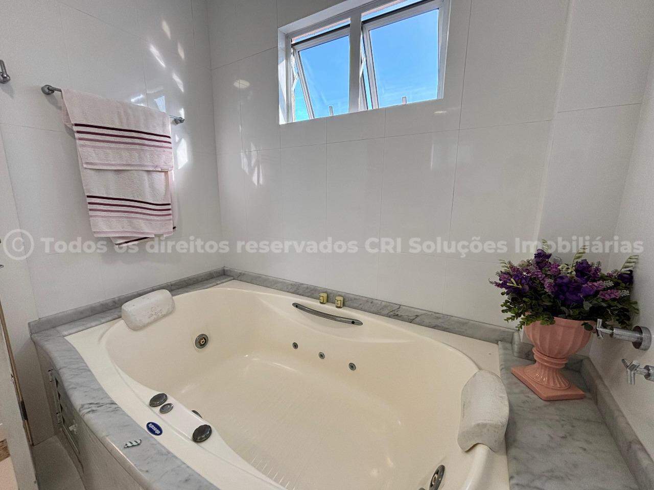 Foto do imóvel Cobertura Duplex Mobiliada com Vista Mar e 4 Suítes no edifício Cidade de Capri em Meia Praia – Itapema/SC