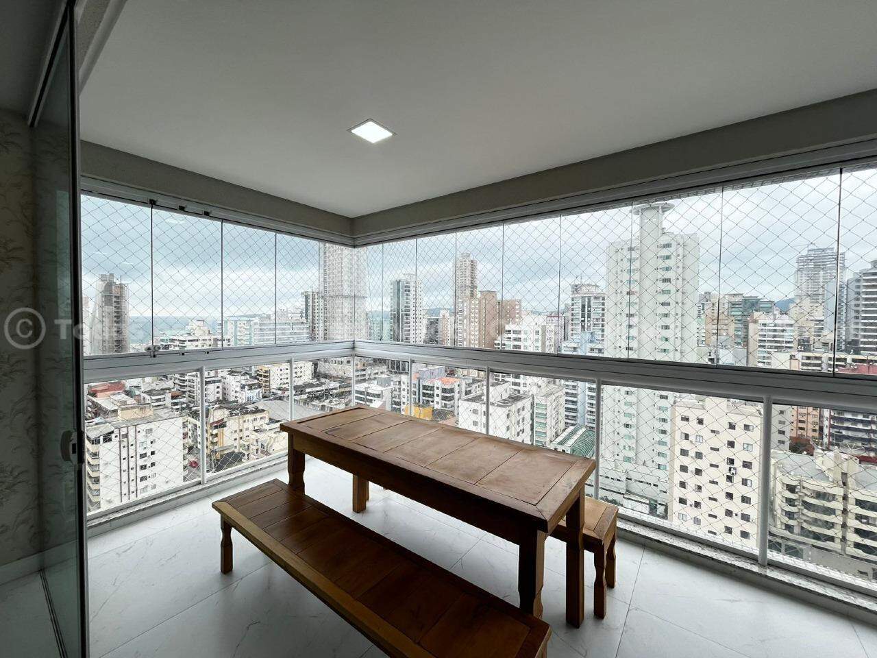 Apartamento com 4 Suítes e Vista Mar no Vision Tower em Meia Praia, Itapema