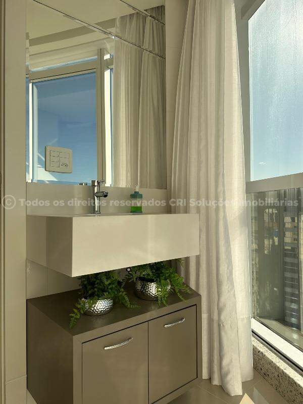 Foto do imóvel Apartamento Alto Padrão com Vista Mar e 4 Suítes no Dubai Tower – Meia Praia, Itapema/SC