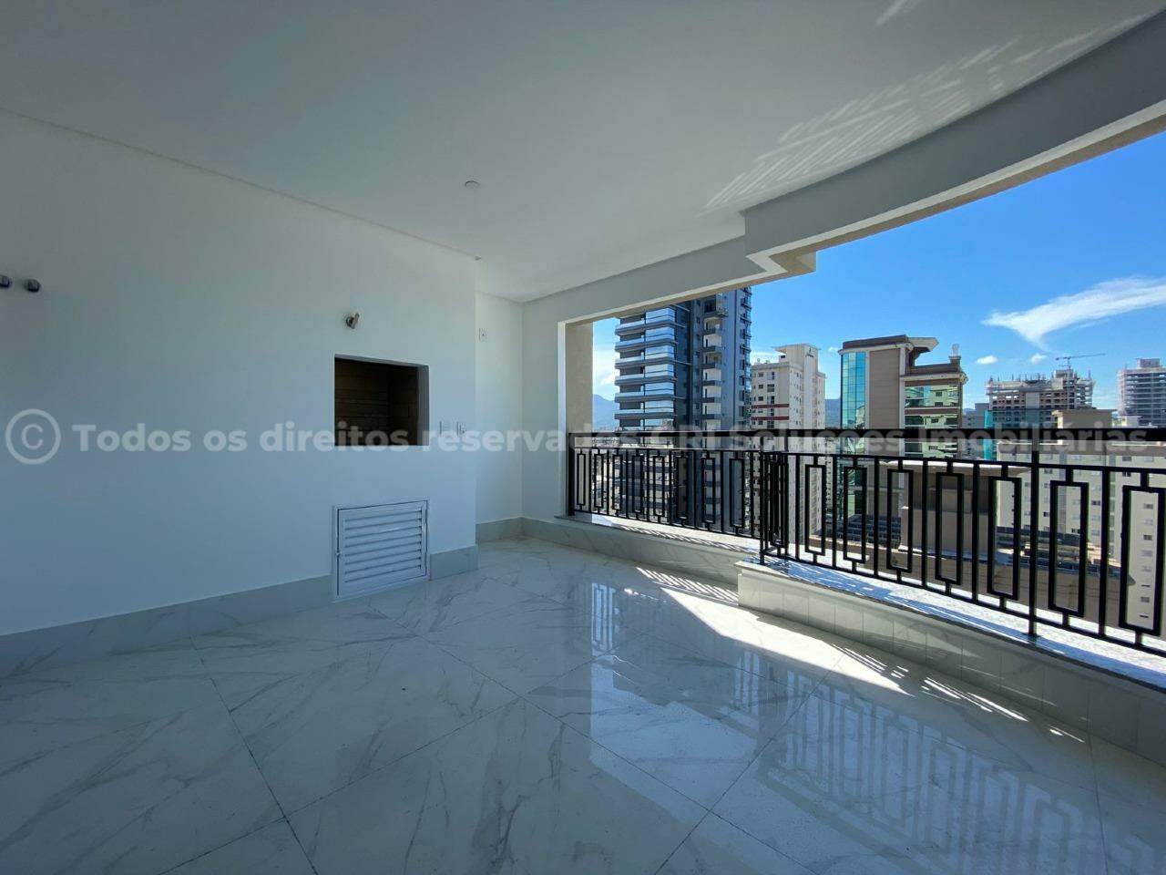 Apartamento 4 suítes no edifício Maison Lafayette na Meia Praia em Itapema