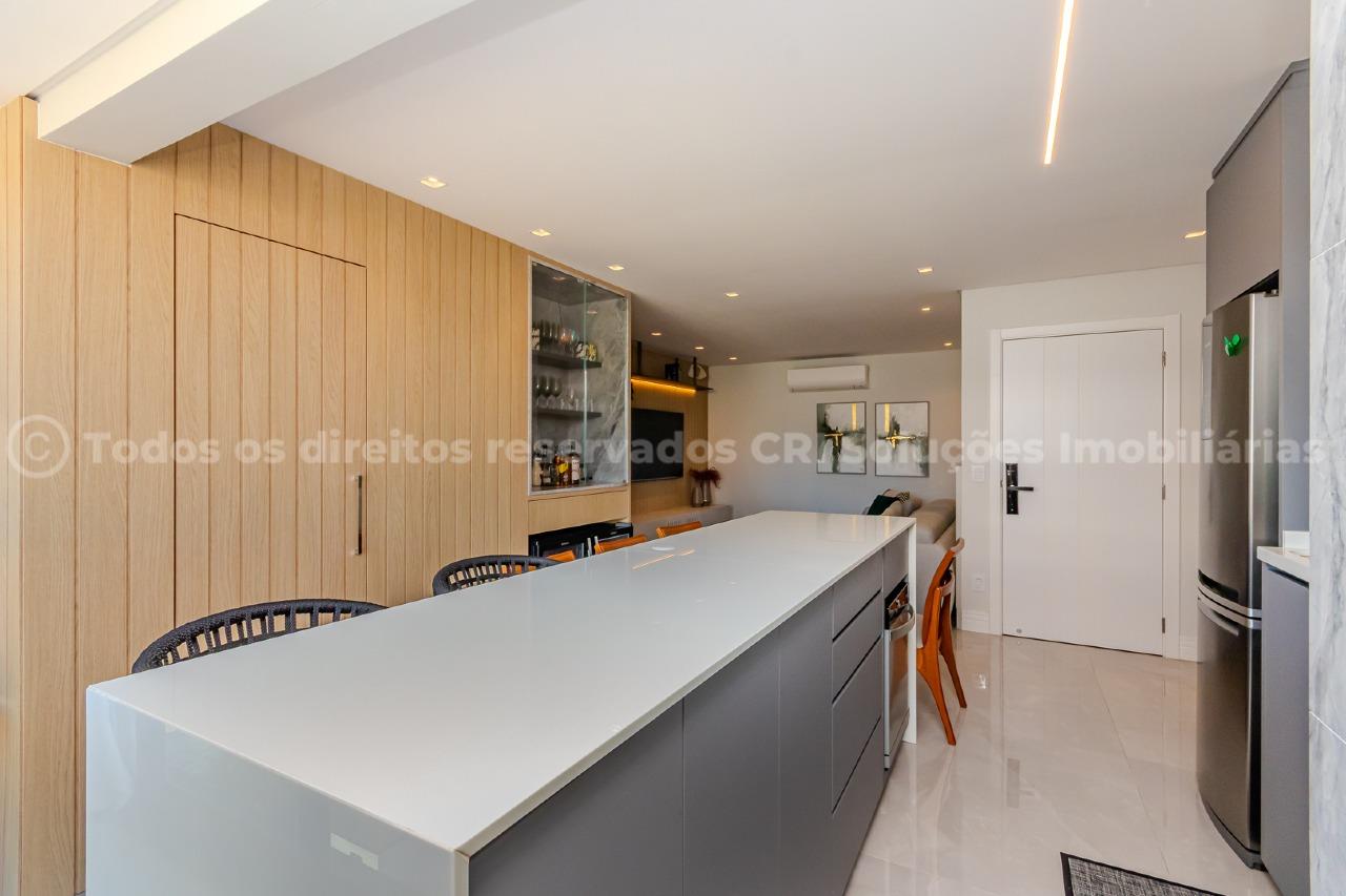 Foto do imóvel Apartamento a venda com 2 suítes e duas vagas de garagem na Praia Brava em Itajaí. 