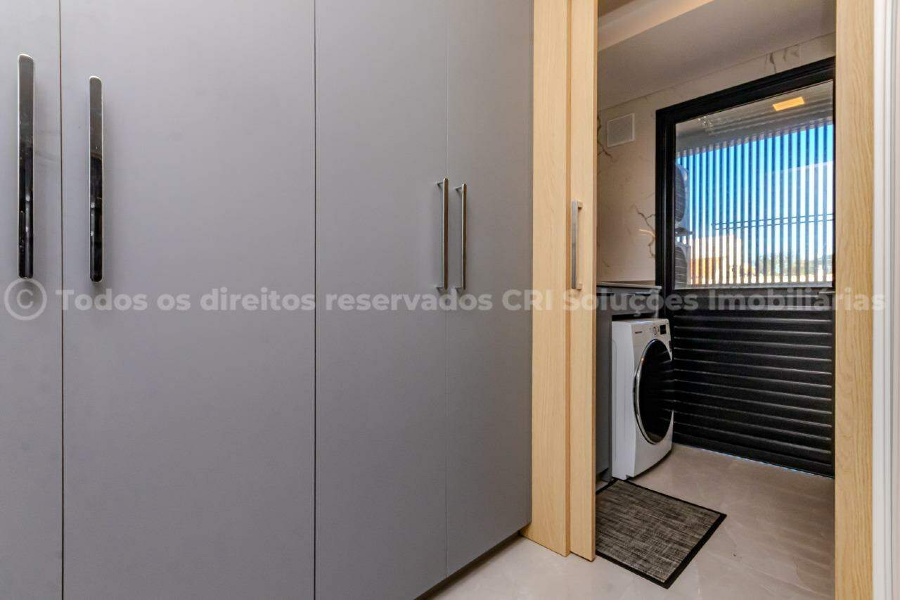 Foto do imóvel Apartamento a venda com 2 suítes e duas vagas de garagem na Praia Brava em Itajaí. 