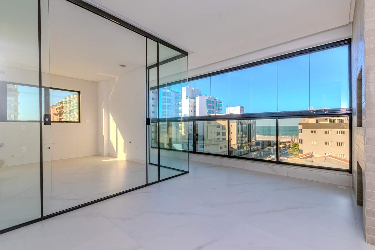 Apartamento a venda com 2 suítes e 2 vagas de garagem no Surfers Paradise na Praia Brava em Itajaí