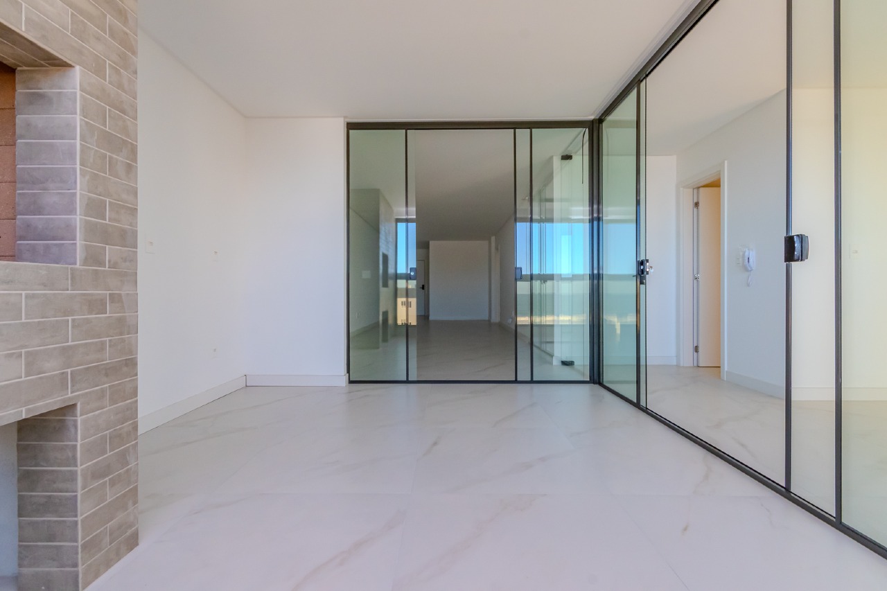 Foto do imóvel Apartamento a venda com 2 suítes e 2 vagas de garagem no Surfers Paradise na Praia Brava em Itajaí