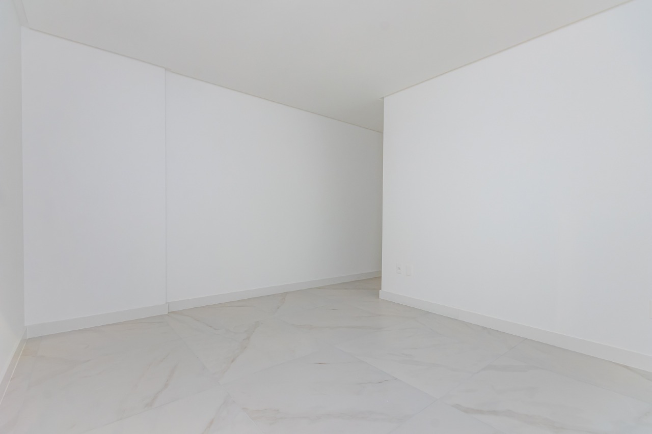 Foto do imóvel Apartamento a venda com 2 suítes e 2 vagas de garagem no Surfers Paradise na Praia Brava em Itajaí