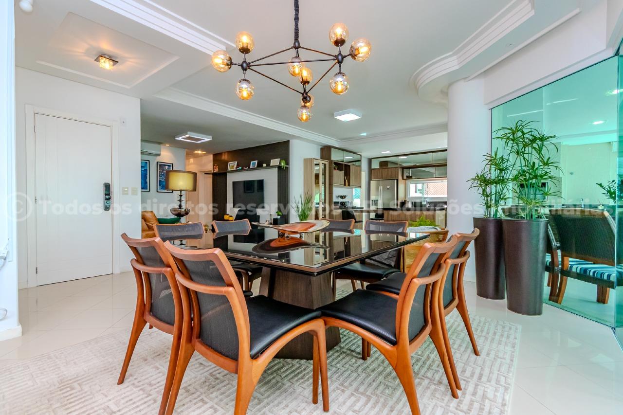 Apartamento com 4 suítes no Villa do Mar na Meia Praia em Itapema