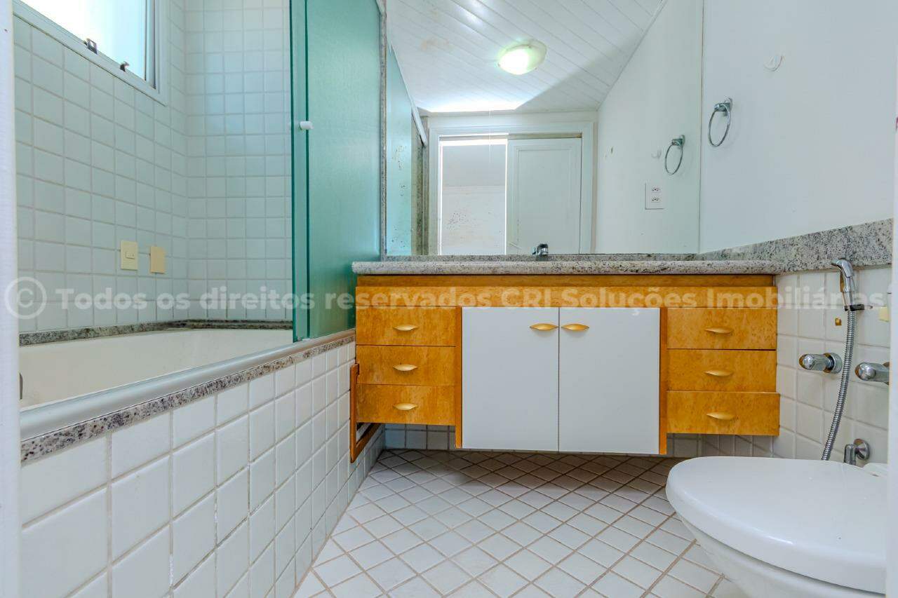 Foto do imóvel Apartamento frente mar com 3 suítes na Avenida Atlântica de Balneário Camboriú
