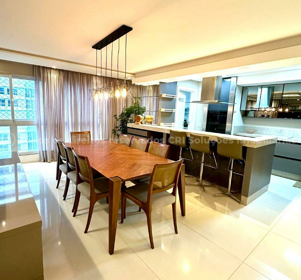 Apartamento com 01 Suíte á venda no Edifício Costão da Brava na Praia Brava de Itajaí 