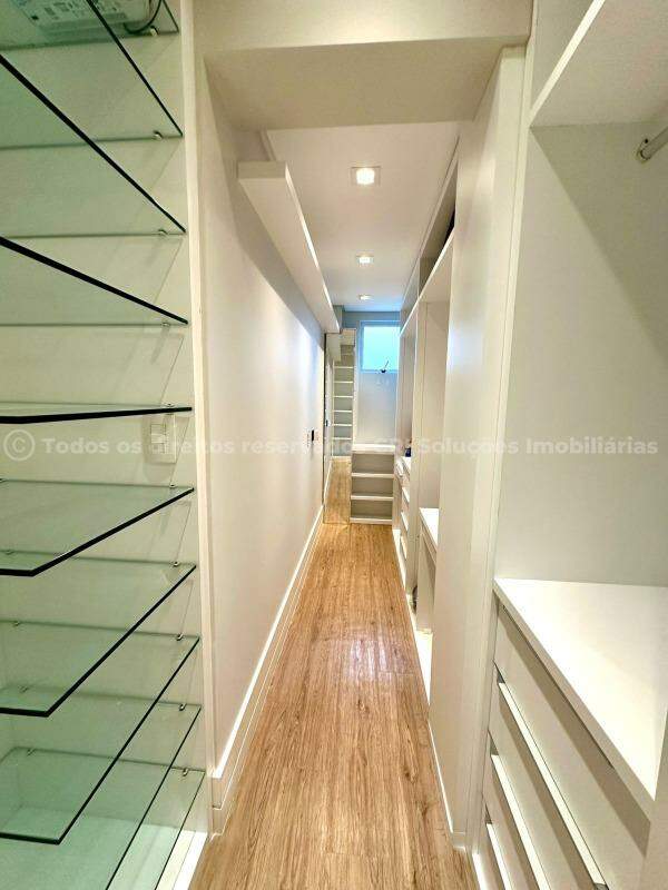 Foto do imóvel Apartamento com 01 Suíte á venda no Edifício Costão da Brava na Praia Brava de Itajaí 